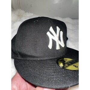 New Era New York Yankees  Black On-Field 59FIFTY Cap Black MLB Logo 8 635cm